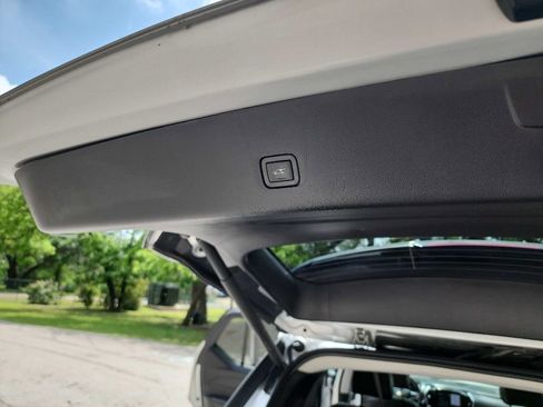 Used 2020 Chevrolet Traverse LT w/ LT Premium Package FWD image 35