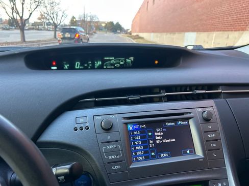 Used 2015 Toyota Prius image 11