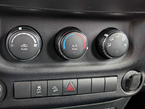 Used 2016 Jeep Wrangler Unlimited Sport w/ Connectivity Group image 28