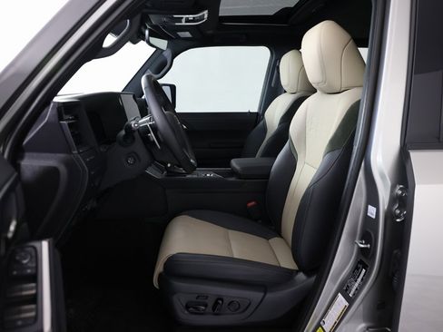 Used 2025 Lexus GX 550 image 20