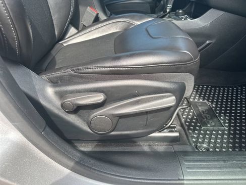 Used 2019 Jeep Cherokee Latitude Plus w/ Comfort/Convenience Group AWD/4WD image 29