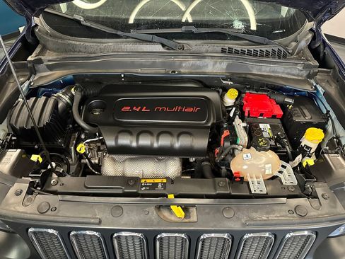 Used 2018 Jeep Renegade Latitude AWD/4WD image 22