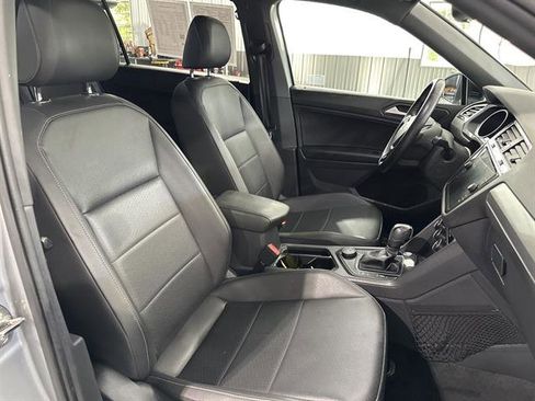 Used 2020 Volkswagen Tiguan SE R-Line image 14