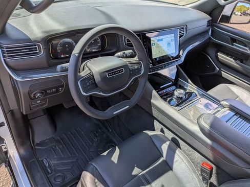Certified 2022 Jeep Wagoneer Series II AWD/4WD image 13