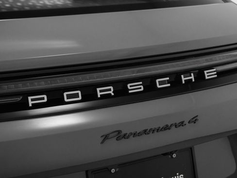Certified 2025 Porsche Panamera 4 image 17