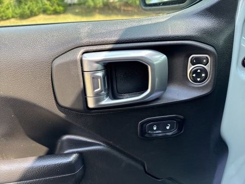 Used 2024 Jeep Wrangler Rubicon image 23