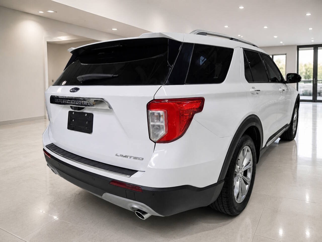 Used 2021 Ford Explorer Limited w/ Equipment Group 301A RWD image 4