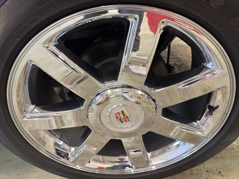 Used 2014 Cadillac Escalade Luxury image 36