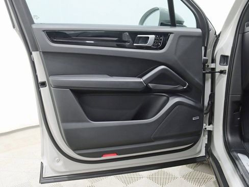 Used 2021 Porsche Cayenne S image 34
