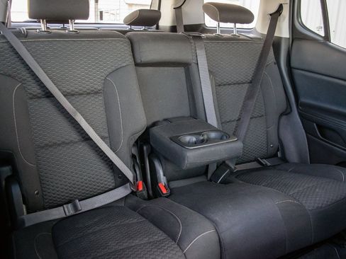 Used 2019 GMC Acadia SLE image 30