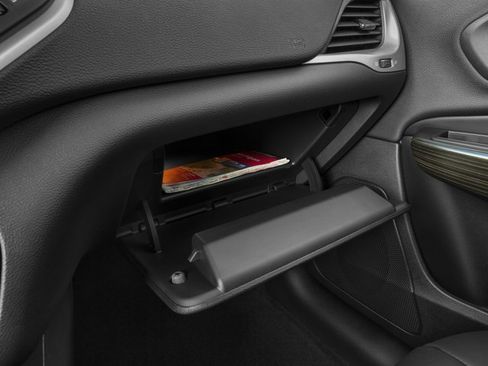 Used 2016 Jeep Cherokee Trailhawk w/ Comfort/Convenience Group image 19