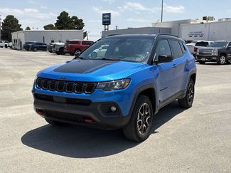 Used 2025 Jeep Compass Trailhawk AWD/4WD video 4