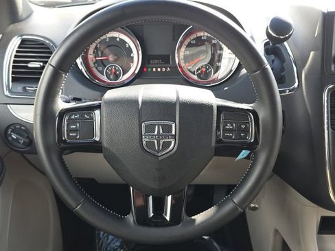 Used 2019 Dodge Grand Caravan SXT FWD image 11