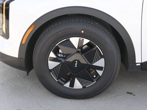 New 2026 Kia Sportage LX image 10