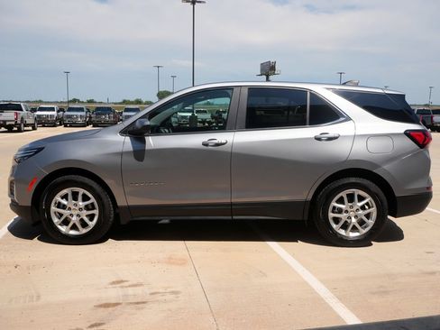 Used 2023 Chevrolet Equinox LT FWD image 3