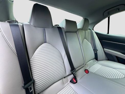 Used 2019 Toyota Camry SE image 15
