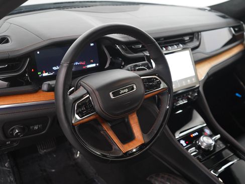Used 2023 Jeep Grand Cherokee L Summit AWD/4WD image 19