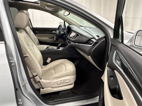 Used 2020 Buick Enclave Essence image 26