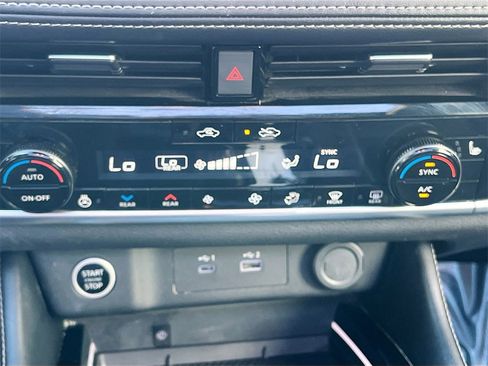 Used 2023 Nissan Rogue Platinum w/ Platinum Premium Package image 16