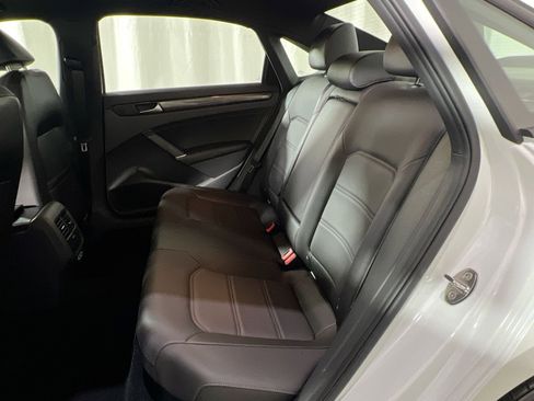 Used 2022 Volkswagen Passat 2.0T R-Line image 24