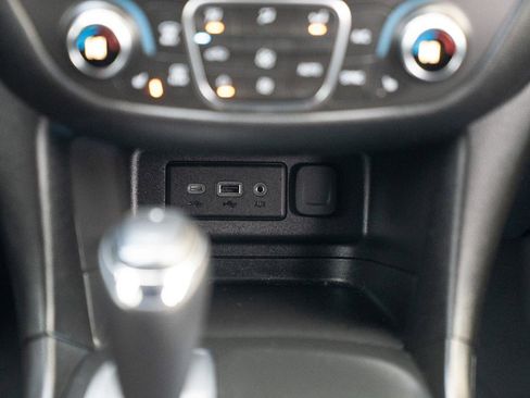 Used 2019 Chevrolet Equinox LT image 32