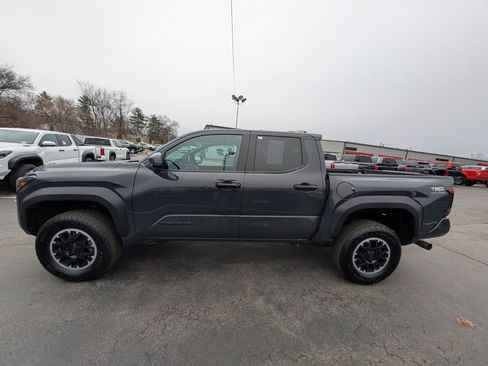 Certified 2024 Toyota Tacoma TRD Off-Road image 3