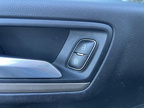 Used 2021 Ford Escape SE w/ SE Sport Appearance Package image 25