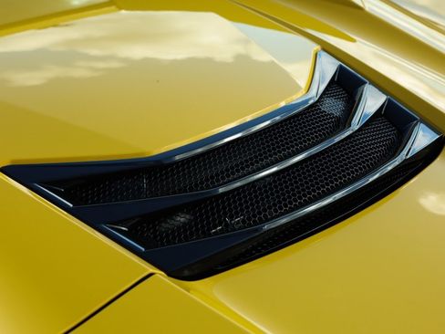 Used 2025 Chevrolet Corvette Z06 w/ Chrome Exterior Badge Package image 11