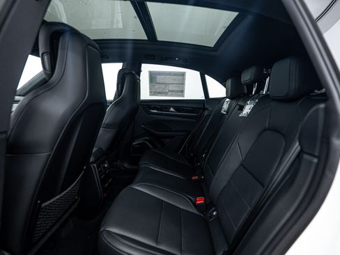 Certified 2025 Porsche Macan Electric image 21