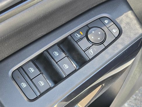 Used 2025 Nissan Pathfinder S FWD image 23