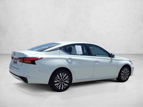 Used 2025 Nissan Altima 2.5 SV FWD image 4