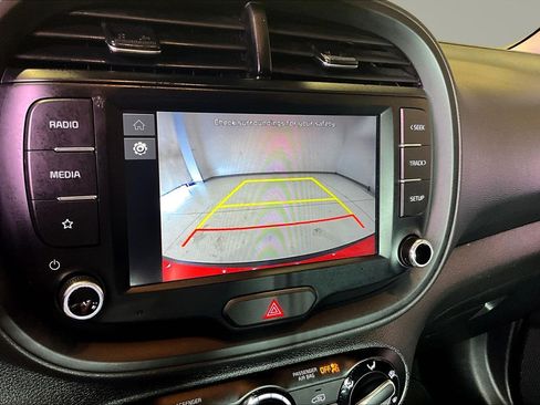 Used 2025 Kia Soul LX w/ LX Technology Package FWD image 15