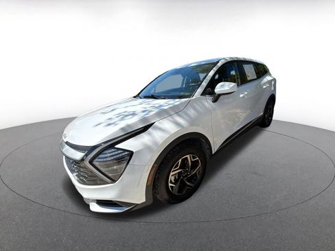 Used 2025 Kia Sportage LX image 8