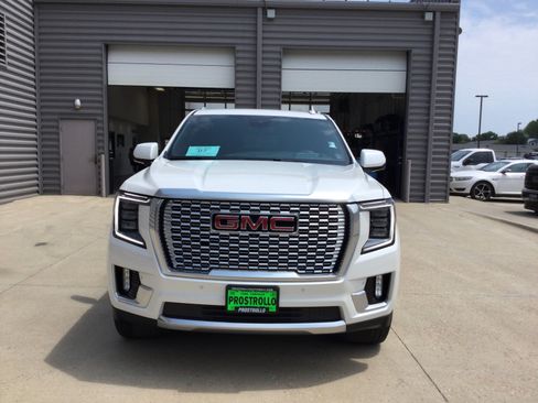 Used 2023 GMC Yukon XL Denali w/ LPO, Floor Liner Package AWD/4WD image 3