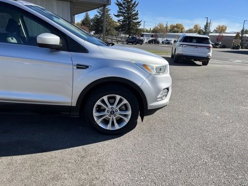 Used 2018 Ford Escape SE image 18