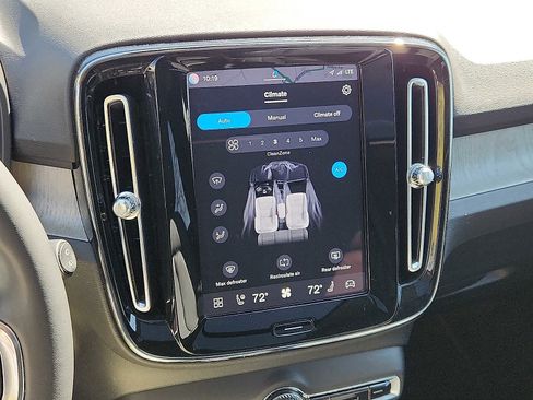 Certified 2023 Volvo XC40 B5 Plus w/ Protection Package Premier AWD/4WD image 15