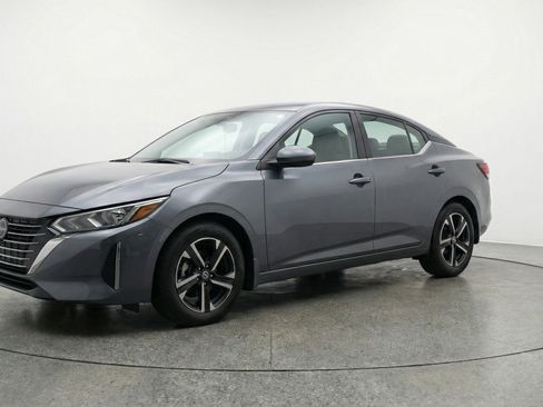Used 2025 Nissan Sentra SV image 3
