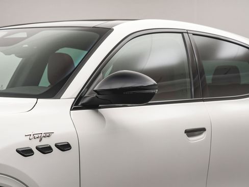 New 2025 Maserati Grecale Trofeo image 11