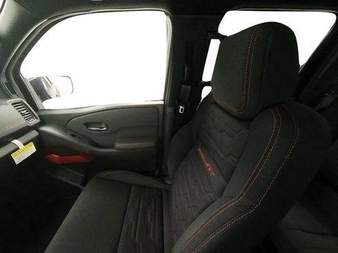 Used 2024 Nissan Frontier PRO-4X w/ Technology Package AWD/4WD image 24