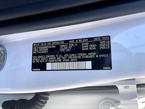 Used 2023 Volvo XC40 B4 Ultimate FWD image 3