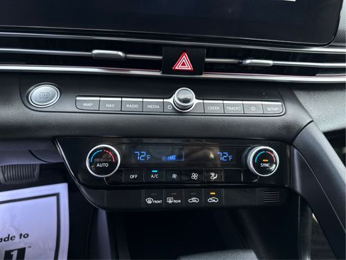 Certified 2024 Hyundai Elantra SEL FWD image 27