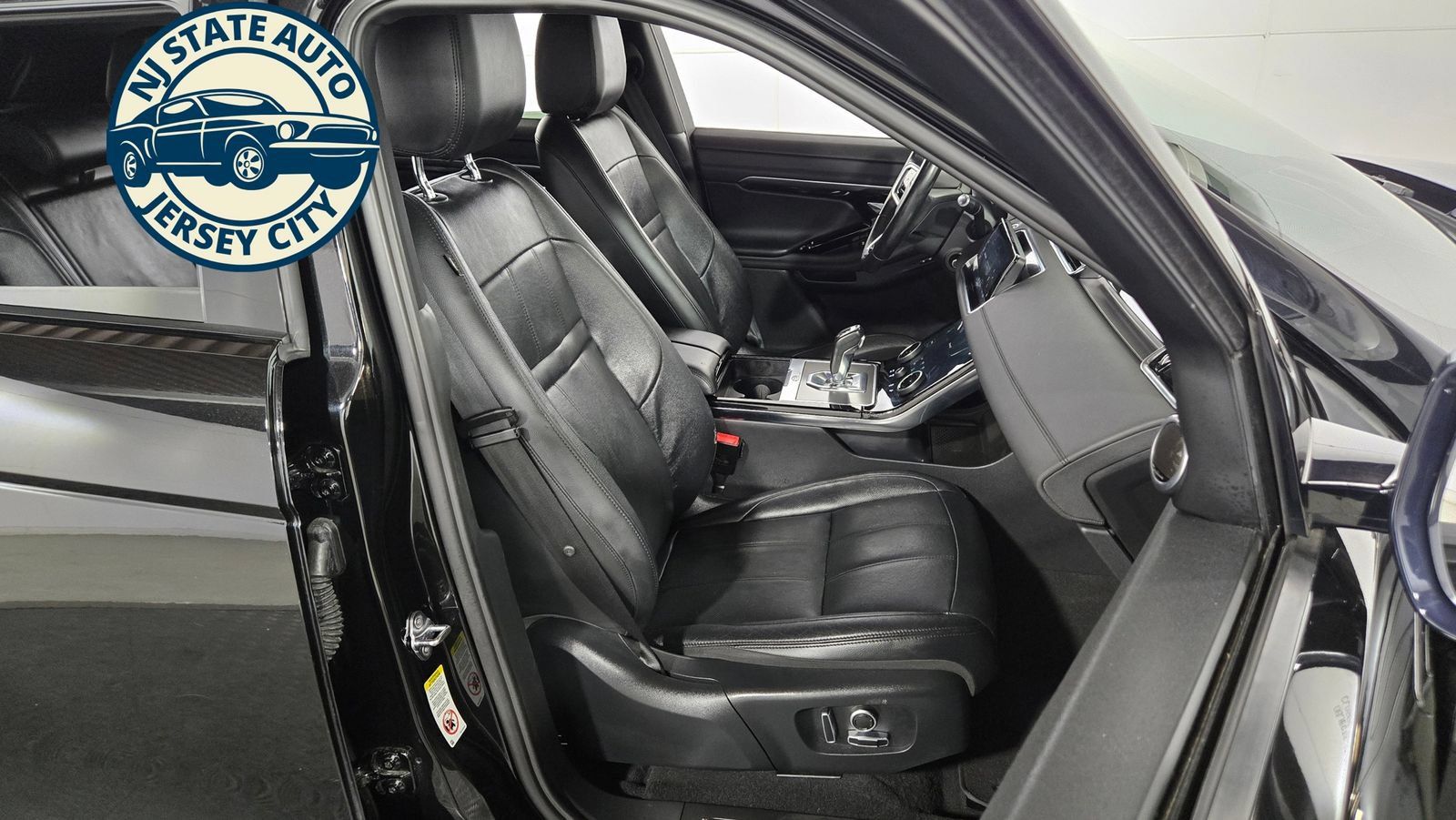 Used 2022 Land Rover Range Rover Evoque SE AWD/4WD image 38