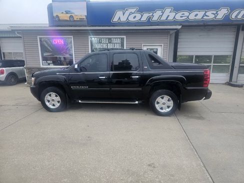 Used 2008 Chevrolet Avalanche LT image 1