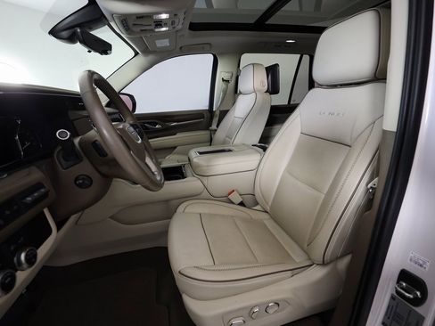 Used 2021 GMC Yukon Denali w/ Denali Premium Package image 18