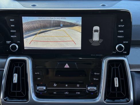 Used 2021 Kia Sorento SX image 18