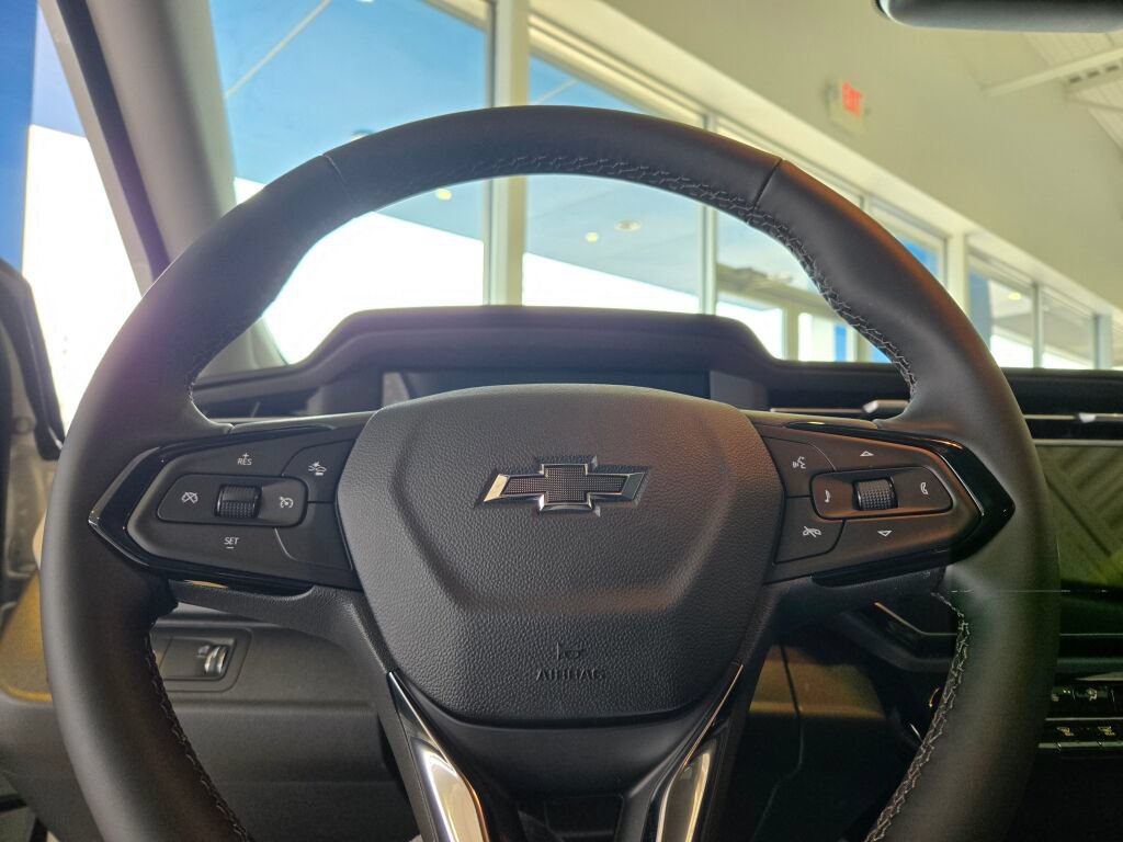Used 2027 Chevrolet Bolt RS FWD image 24
