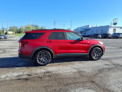 Used 2025 Ford Explorer ST-Line w/ ST-Line Street Pack AWD/4WD image 16
