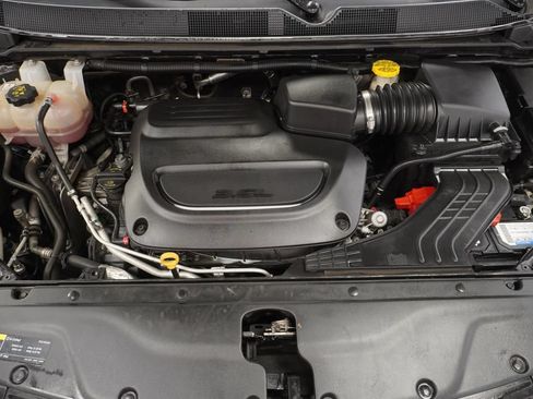 Certified 2021 Chrysler Pacifica Touring-L FWD image 48