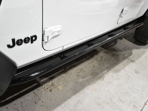 Used 2021 Jeep Gladiator Rubicon image 11