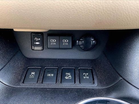 Used 2019 Toyota Highlander XLE image 32